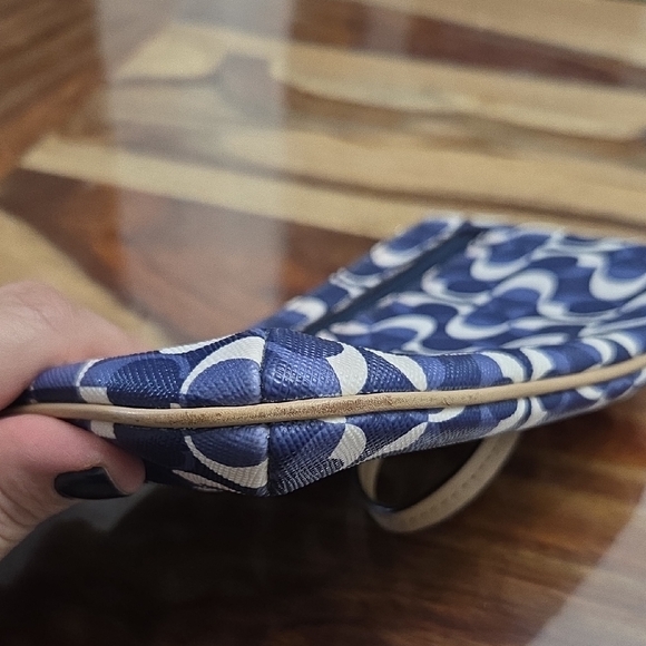 Coach Peyton Dream C Go-Go Wristlet. - Picture 6 of 10